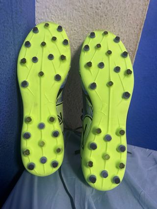 Botas de fútbol Puma poco usadas