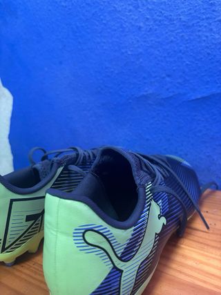 Botas de fútbol Puma poco usadas