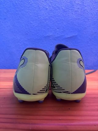Botas de fútbol Puma poco usadas