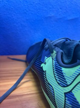 Botas de fútbol Puma poco usadas