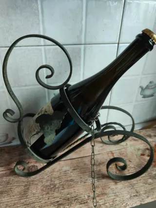 Portabottiglie in ferro battuto con catena