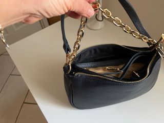 Borsetta nera con catena dorata