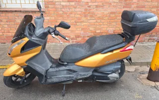 Moto Superdink 300i 2011