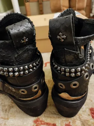 Botines Sergio Romero Negros