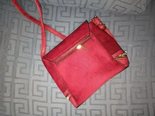 Bolso mediano burdeos de antelina