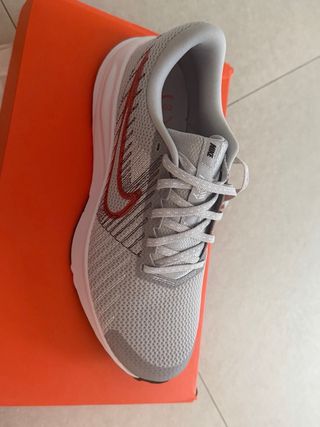 Zapatillas Nike Gris y Rojo