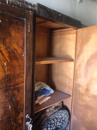 Armario antiguo madera rústico