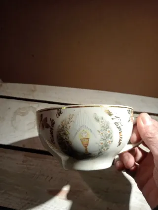 Antigua taza de comunión dorada