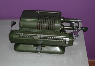 Calculadora Mecánica Antigua Minerva