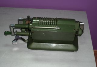 Calculadora Mecánica Antigua Minerva