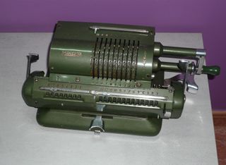 Calculadora Mecánica Antigua Minerva