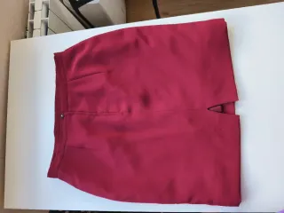 Conjunto blusa y falda señora granate