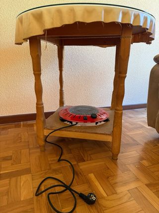 Mesa auxiliar con brasero eléctrico