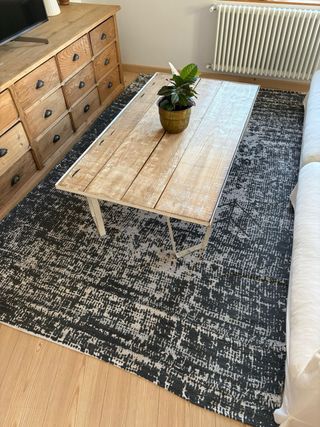 Alfombra beige, gris y negra