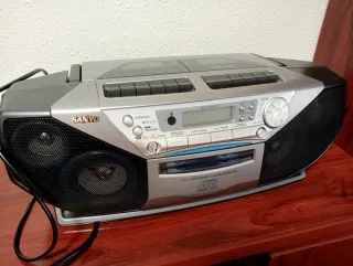 Radiocasete Sanyo Vintage años 90