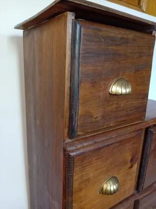 Cajonera en Escalera de Madera