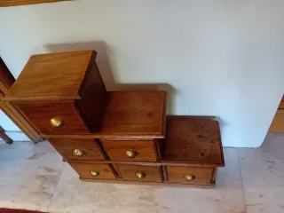 Cajonera en Escalera de Madera
