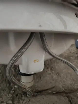 Lavabo de encimera con grifo