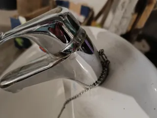 Lavabo de encimera con grifo