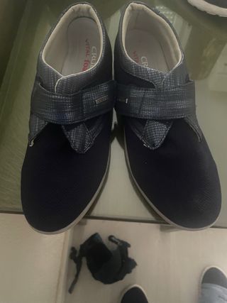 Zapatos ortopédicos azules y grises
