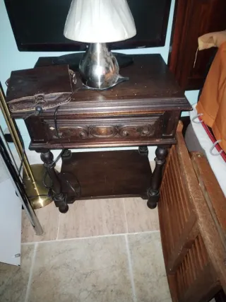 Preciosa Cama antigua siglo XIX +2 mesillas + lamp