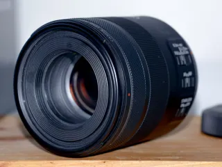 Objetivo Canon RF 85mm F2 Macro IS STM