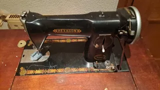Máquina de coser de mesa 1950
