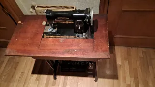 Máquina de coser de mesa 1950