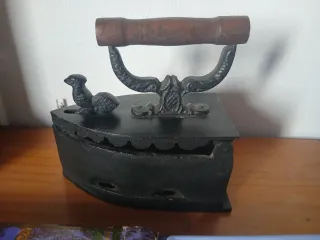 Plancha antigua de hierro fundido