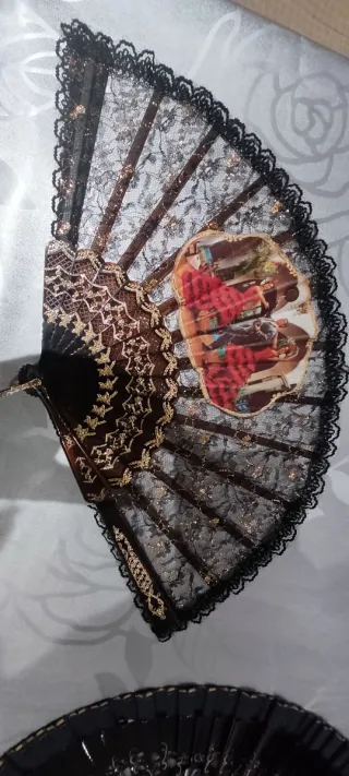 Abanico vintage encaje negro y dorado