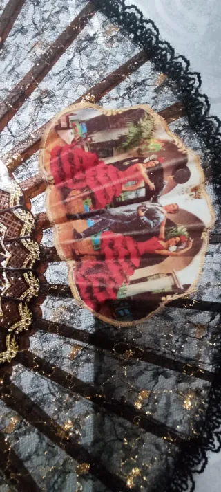 Abanico vintage encaje negro y dorado