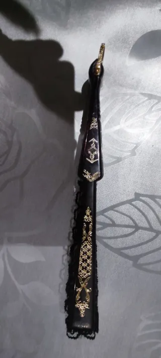 Abanico vintage encaje negro y dorado