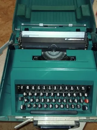 Máquina de escribir Olivetti Studio 45