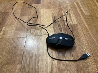 Ratón Gaming Negro con luces neón.