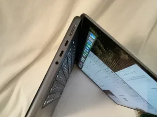 MacBook Pro M3 Pro A2992 Plata