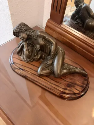 Figuras decorativas metal y madera