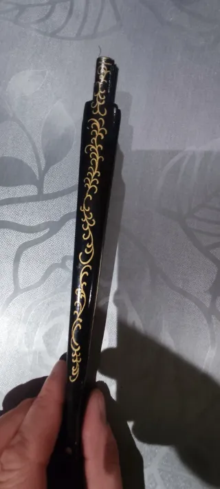 Abanico vintage negro flores moradas