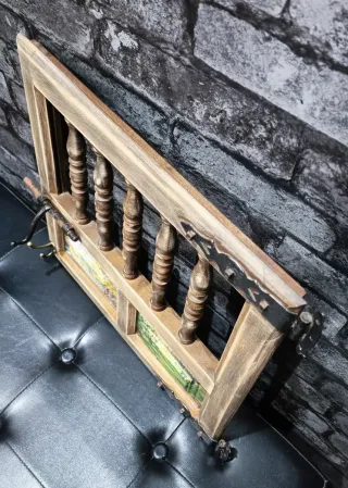 Contraventana decorada a mano