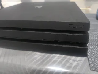 PS4 Pro 1TB + 2 Mandos + Juego