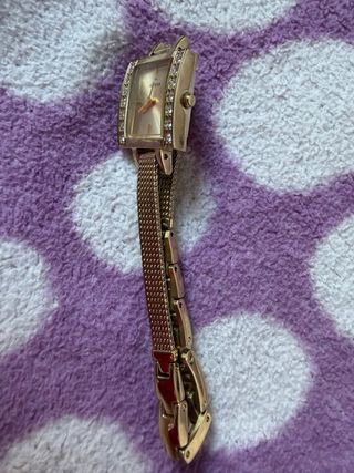 Reloj Guess Dorado con Cristales