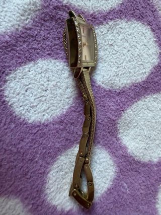 Reloj Guess Dorado con Cristales