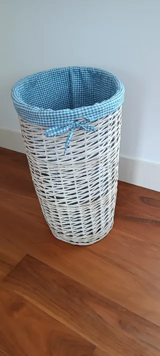 Cesto de mimbre con forro de tela Vichy
