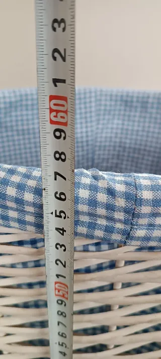 Cesto de mimbre con forro de tela Vichy