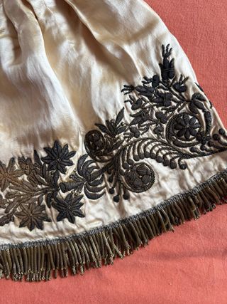 Vestido seda bordado oro niño Jesús antiguo