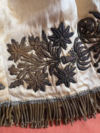 Vestido seda bordado oro niño Jesús antiguo