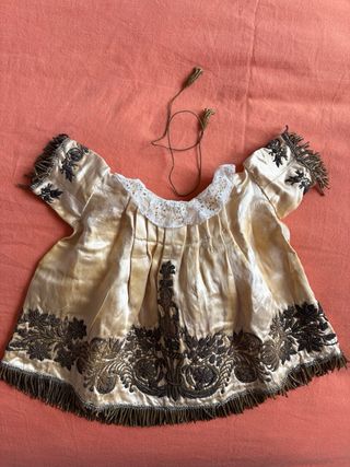 Vestido seda bordado oro niño Jesús antiguo