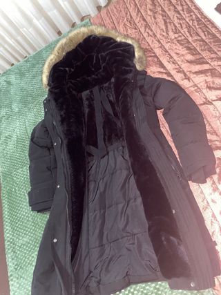 Chaqueta Zara XS Negra con Capucha y Forro Pelo