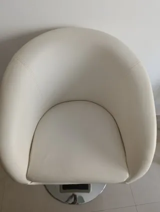 Sillón/taburete giratorio blanco y plateado