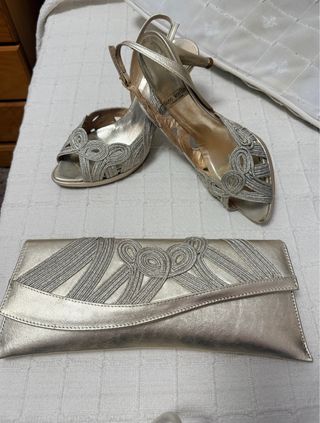 Zapatos y bolso fiesta Gino Ventori a juego.