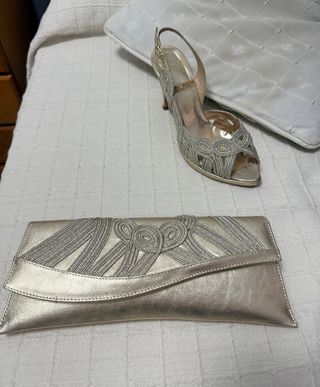 Zapatos y bolso fiesta Gino Ventori a juego.